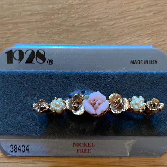 🆕NWT Vintage 1928 Pin - Picture 1 of 3